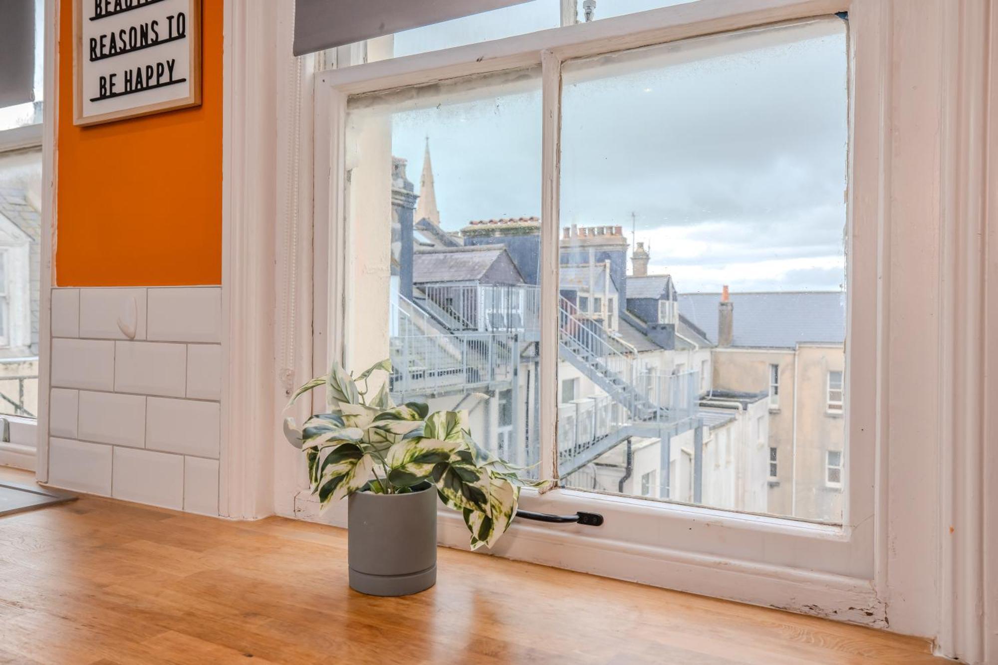 Luxe City Living L 2-Bedroom Flat With Free Parking Brighton Bagian luar foto